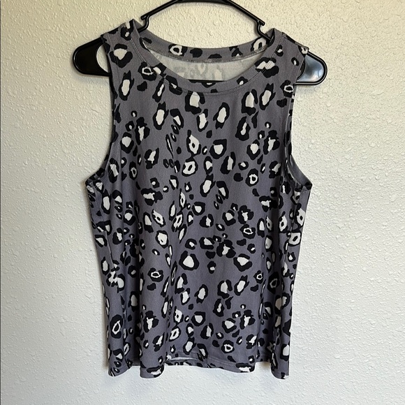 Black and White Sleeveless Animal Print Tank Top Size Medium - Picture 5 of 8